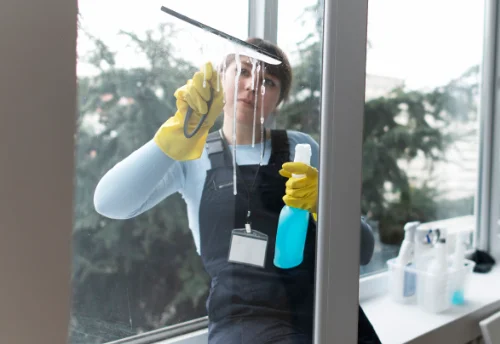 Nettoyage de vitres intérieures et extérieures à Montbrand